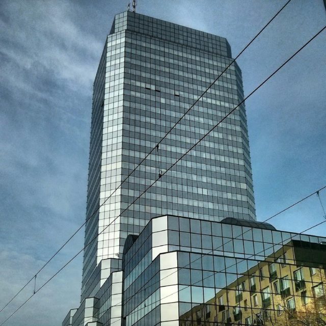 Błękitny Wieżowiec w Warszawie przy pl. Bankowym 2