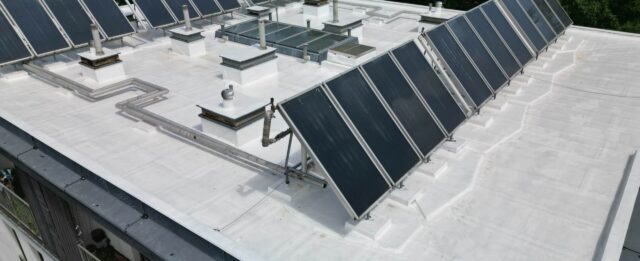 Banner - dach płaski budynku mieszkalnego w Lublinie po zakończonej renowacji z wykorzystaniem Hyperdesmo ADY-610