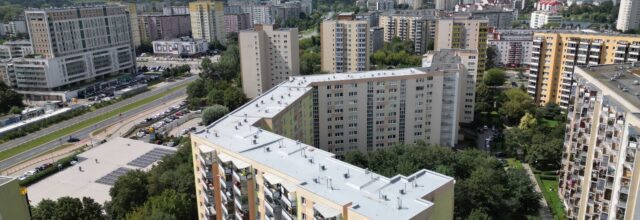 Warszawa Gocław - zdjęcie ilustruje dach z papy po wykonaniu aplikacji płynnej membrany poliuretanowej Hyperdesmo Alpha Aliphatic
