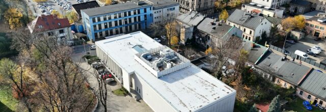 Dach Archiwum Państwowego w Bielsku-Białej po zakończeniu prac renowacyjnych