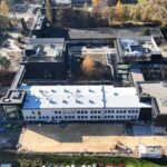 Obraz ilustruje budynek Archiwum Państwowego w Katowicach po zakończeniu prac renowacyjnych pokrycia dachu w systemie Hyperdesmo