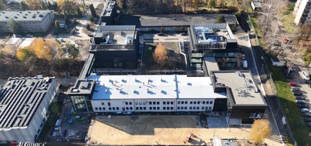 Obraz ilustruje budynek Archiwum Państwowego w Katowicach po zakończeniu prac renowacyjnych pokrycia dachu w systemie Hyperdesmo