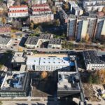 Obraz ilustruje budynek Archiwum Państwowego w Katowicach po zakończeniu prac renowacyjnych pokrycia dachu w systemie Hyperdesmo