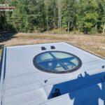 Nowoczesny minimalizm - w tym stylu wybudowano willę, której dach wymagał interwencji z użyciem Hyperdesmo Alpha Aliphatic