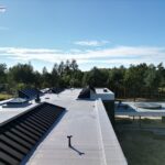 Nowoczesny minimalizm - w tym stylu wybudowano willę, której dach wymagał interwencji z użyciem Hyperdesmo Alpha Aliphatic