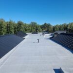 Nowoczesny minimalizm - w tym stylu wybudowano willę, której dach wymagał interwencji z użyciem Hyperdesmo Alpha Aliphatic