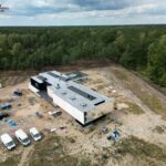 Nowoczesny minimalizm - w tym stylu wybudowano willę, której dach wymagał interwencji z użyciem Hyperdesmo Alpha Aliphatic