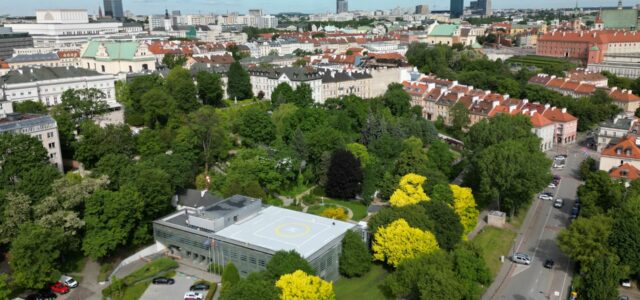 Dach Biura Bezpieczeństwa Narodowego z heliportem - system Hyperdesmo